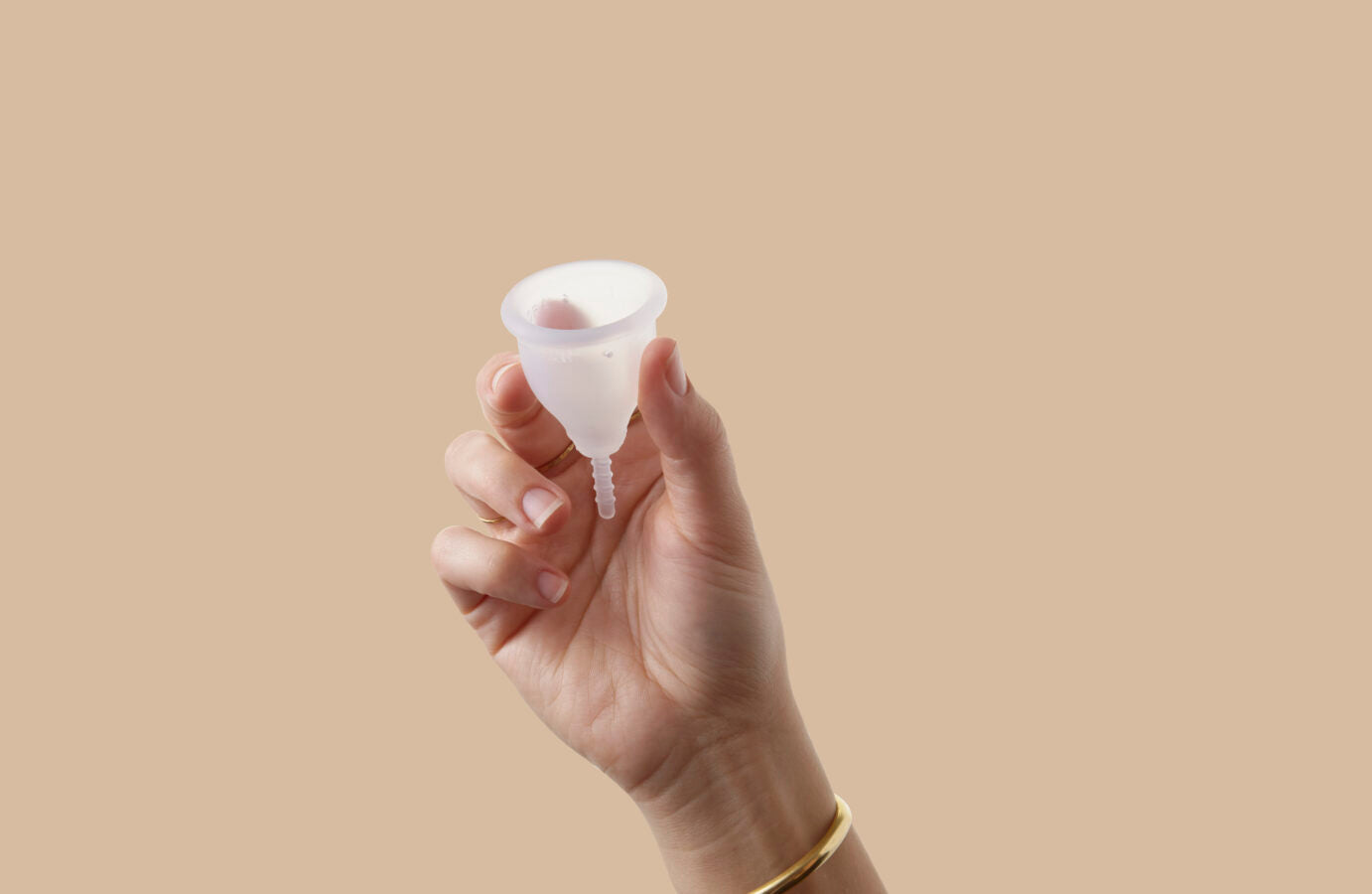 Instructions for using the menstrual cup - What is a cup - Saforelle
